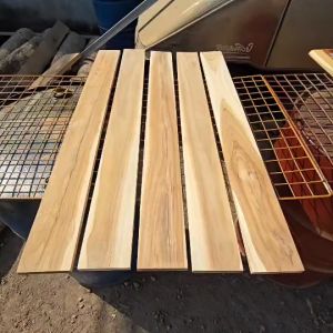 ไม้สักแผ่น ไม้ระแนง ซี่ระแนง เนื้อไม้เต็ม ไสเรียบ ขนาด กว้าง10ซม. ยาว100ซม. หนา1.2ซม.และ1.5ซม. รีดไส4ด้าน มัดละ10แผ่น สำหรับงานDIY ขัดให้เรียบร้อย