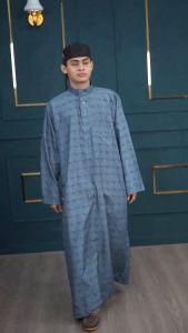 โต๊ปผู้ใหญ่ แขนยาว ผ้าลายตาผู้ใหญ่ AE53 วาริสมุสลิม คอตั้งติดกระดูม เป็นสำหรับเครื่องพักผู้ชายใส่ล้าม ชุดออกงานอิสลาม หรือรับแขกผู้ใหญ่