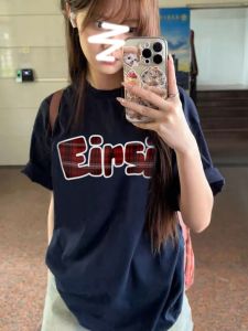 เสื้อยืดแขนสั้นผู้หญิงสไตล์อเมริกันย้อนยุค ทรงหลวม ทรงเข้ารูป ผ้าฝ้ายแท้ ฤดูร้อน 2025 เสื้อตัวบนทรงปกติ