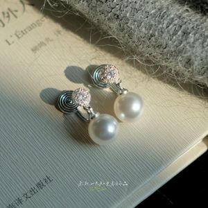 Elegant Vintage French Style Pearl And Diamond Stud Earrings Luxury Sensation Venus Design Fashionable Jewelry Accessories