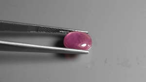 3.00 ct พลอยแท้ พลอยแดง เผาใหม่ ไข่หลังเบี้ย สีแดง ชมพู แอฟริกา