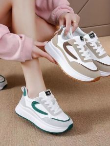 รองเท้าผ้าใบลำลองสำหรับผู้หญิง ฤดูใบไม้ผลิและฤดูใบไม้ร่วง สไตล์ใหม่ รองเท้าผ้าใบสีขาวแบบลำลอง รองเท้าผ้าใบสไตล์เด็ดเดนสำหรับผู้หญิง