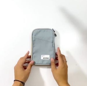 Evroa Polka Sling Phone - Light Grey: Aksesoris Smartphone Ergonomis