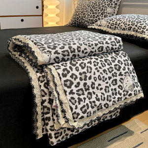 susan | Double Layer Lace Trim Summer Quilt