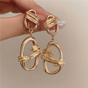 Elegant French Baroque Hollow Metal Oval Ear Cuffs Unique Fashion Jewelry Handmade Alloy Gold Plated Womens Ear Accessories