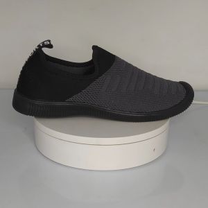 Sepatu Slip On Pria: Pilihan Terbaik untuk Musim Panas