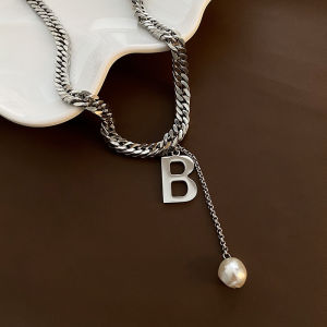 สร้อยคอโซ่กระดูกไหปลาร้าไข่มุกเทียมตัวอักษรไททาเนียม ไม่ซีดจาง แฟชั่นอเนกประสงค์ เครื่องประดับสำหรับผู้หญิง