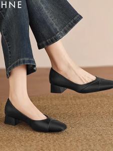 Daphne | Black Rough-Heel Leather Pumps Shoes