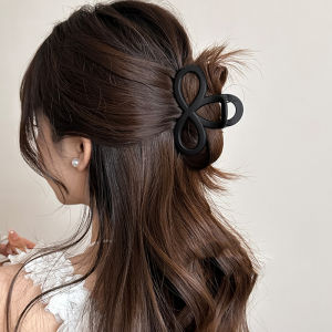 Zy Fashion Korean Style Frosted Shamrock Hair Clip for Women Elegant Temperament New Shark Clip Fashion Girl Hair Claw