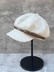 Fashionable Octagonal Hat: A Slimming Face Street Style