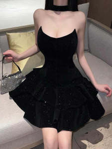 ชุดเดรสสีดำ ชุดเดรสคอวี ชุดเดรสสั้นทรงเอ ชุดเดรสผ้ากำมะหยี่ ชุดเดรสสีสันสดใส ชุดเดรสผู้หญิง ชุดเดรสฤดูใบไม้ร่วง ชุดเดรสสั้นทรงเอ