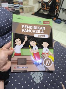 • Judul Buku: Buku PENDIDIKAN PANCASILA SD/MI KELAS IV kurikulum merdeka by Muhamad sajadi 📚 Buku ini dirancang khusus untuk siswa SD/MI Kelas IV yang mengikuti kurikulum merdeka. Ditulis oleh Muhamad sajadi