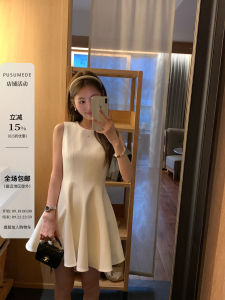 Pusumede เสื้อเดรสแขนกุดคอตั้งเอวสูงทรงเอสีดำสำหรับผู้หญิง ทรงเข้ารูป แขนกุด คอตั้ง เอวสูง กระโปรงสั้น ฤดูร้อน 2025