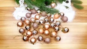 NUVOX 36Pcs Christmas Ball Christmas Decorations Christmas Tree Hanging Balls Halloween Party Decorations Birthday Holiday Celebration Decoration Balls (4 cm / 1.5 Inches) Red Christmas Balls