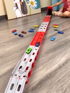 Mainan Anak Truk Transformasi 2in1 Truck Mobil Set 207cm Jalur Ejeksi Lipat Ganda dengan Penyimpanan