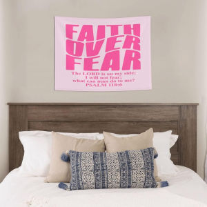 VIKAMA Faith Over Fear Pink Christian Quote Tapestry Để Trang Trí Tường Phòng Ngủ Đầy Cảm Hứng Và Làm Phông Nền Chụp Ảnh Bằng Vải Polyester