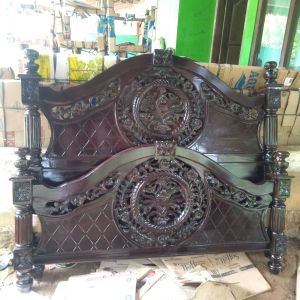 Tempat Tidur Larasati Kayu Jati Ukiran Klasik