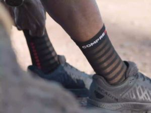 Compressport ถุงเท้าวิ่ง ข้อสั้น Pro Racing Socks v4.0 Run Low