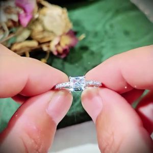 Huitan Fashion Design Women Finger-ring with Dazzling Cubic Zirconia Stone Exquisite Thin Rings Bride Wedding Party Chic Jewelry