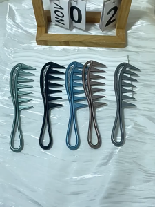 JCSYFAC หวีซี่กว้างสำหรับร้านทำผมของผู้ชายหวีซี่เรียบหัวน้ำมันสำหรับใช้ในบ้านหวีกลวงด้านหลังของผู้ชายเครื่องมือจัดแต่งทรงผม