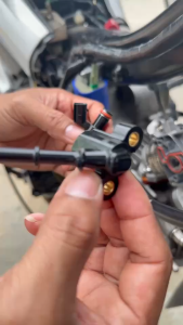 ฝาครอบหัวฉีด ตอใหญ่ แบบงอหลบโครง ใส่เรือน  CBR150 CBR250 CRF250 ท่อหัวฉีด ใส่หัวฉีดตอใหญ่S3 ฝาครอบหัวฉีดหลบโครง