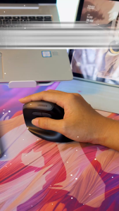 Ugreen เมาส์ไร้สาย Bluetooth เมาส์เพื่อสุขภาพ Vertical Ergonomic mouse เมาส์แนวตั้งไร้สาย ไร้เสียง รุ่น 75545B