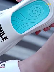 พร้อมส่ง🚚 รองเท้าผู้หญิง รองเท้าแตะหญิง36-44 กันลื่นป้องกันกลิ่นและทนต่อการสึกหรอ รองเท้าแตะชาย ชายหาด