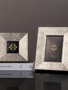 Original Design Classical European Champagne Silver Hammered Pattern Solid Wood Picture Frame Sample Room Rectangle Tabletop