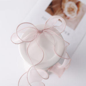 วัสดุบรรจุภัณฑ์ดอกไม้รูปหางปลาสีชมพู ริบบิ้นผ้าคลื่น วัสดุตกแต่งดอกไม้สด กล่องของขวัญ ริบบิ้นสีสันสดใส วัสดุอื่นๆ