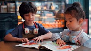 Quạt đeo cổ cho bé Zoyzoii 3 tốc độ gió dung lượng pin 1800mAh