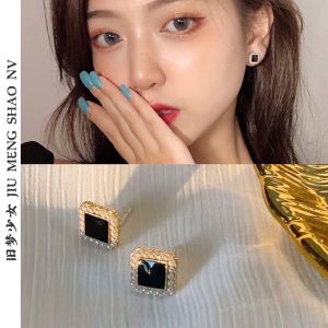 ต่างหูไข่มุกทรงสี่เหลี่ยมสไตล์ฝรั่งเศสแบบเรียบง่ายและย้อนยุค S925 เข็มเงิน ต่างหูทรงสี่เหลี่ยมขนาดเล็กแบบใหม่ อุปกรณ์ตกแต่งหู