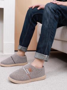 รองเท้าแตะผ้าไหมพรมหนังสือพิมพ์ฤดูหนาวสำหรับผู้ชาย รองเท้าแตะบ้านกันลื่นพื้นนุ่ม พื้นรองเท้าแบบรีดแบบอินทรีย์ รองเท้าผ้าใบสำหรับผู้ชาย