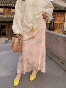 กระโปรงทรงเอเอวสูงผ้าซาตินสไตล์จีนใหม่สำหรับผู้หญิงไซส์ใหญ่ กระโปรงทรงหางปลา กระโปรงทรงเอยาวลายดอกไม้ ฤดูใบไม้ผลิ 2025