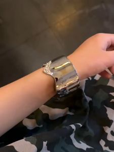 Vòng tay nữ kim loại phụ kiện đeo tay ngầu cá tính xinh đẹp thời trang Châu Âu Mỹ