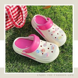 Wulove ฮอตฮิต รองเท้าแตะแบบสวมหัวโต สีทูโทนสุดน่ารัก รูปแบบใหม่ทรงอวบ มีการ์ตูนแถมไปด้วย รุ่นนี้แต่งตัวง่าย แมตช์ชุดง่ายมาก สาวกหัวโตต้องมี กดสั่งในตะกร้าเลย