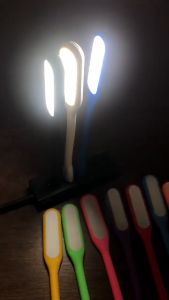 ไฟฉาย LED ไฟ USB ต่อโน๊ตบุ๊คได้หรือเสียบกับพาวเวอร์แบงค์ เสียบแล้วไฟสว่างขึ้นทันที ไฟฉายขนาดเล็ก มีความยืดหยุ่นสามารถหมุนได้ พกพาสะดวก