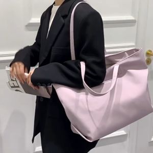 Tas Wanita Timeless: Model Klasik, Simple & Elegan