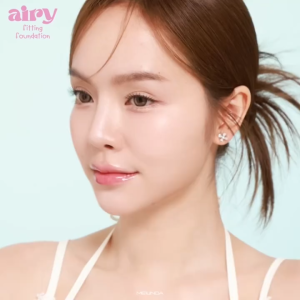 (ส่งไวภายใน1วัน)  MEILINDA Airy Fitting Foundation  เมลินดา แอร์รี่ ฟิตติ้ง ฟาวน์เดชั่น รองพื้นที่ให้งานผิวบางเบา ปกปิด ติดทน คุมมัน แต่ผิวยังดูสวยเป็นธรรมชาติ เสริมเกราะปกป้องผิวจากมลภาวะ (1ขวด/30ml)