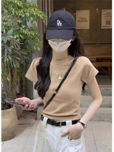 สลิมฟิต เสื้อยืดแขนสั้นผู้หญิง In Light สีกากี ลำลอง เซ็กซี่ รายละเอียดไหล่สั้น ฤดูร้อน เสื้อท่อนบน วัสดุบาง