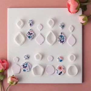 2Pcs Mini Geometric Polymer Clay Cutters Stud Earring Jewelry Making Molds Festival Craft Tools for Easter Christmas Molds