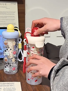 600ml Cute Water Bottles With Handle And Straw Cartoon Tumblerfor Kids BPA FREE earphea