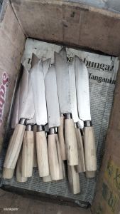 pisau dapur bahan baja pir asli buatan pande tradisional Bangkalan Madura jaminan tajam sampai kecil produk best sellerasli dari Madura dan bahan original baja pir truktajamnya luar biasakrna produk ini merupakan produk pilihan dan sudah terkenal dim