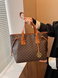 Fashionable Large Capacity Leather Womens Shoulder Bag 2025 New Handbag Commuter Tote Bag Soft PVC Material with Zipper Closure