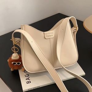 QNQN กระเป๋าสะพายไหล่ข้างหนึ่งของผู้หญิงแฟชั่นสบาย ๆ บรรยากาศเรียบง่ายใหม่สายคล้องไหล่กว้างสำหรับการเดินทางกระเป๋าสะพายไหล่แฟชั่นสีทึบกระเป๋าสตางค์ PU Premium Luxury สำหรับผู้หญิง