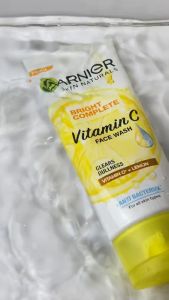 100 ML GARNIER BRIGHT COMPLETE VITAMIN C FACE WASH BRIGHTENING CLEANSER FOAM / SABUN CUCI WAJAH
