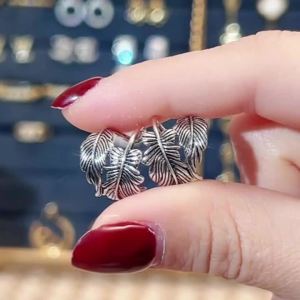 Huitan 2023 Trendy Women Ear Cuffs Earrings Fake Piercing Versatile Fashion Clip on Earrings Fancy Gift Modern Jewelry Drop Ship