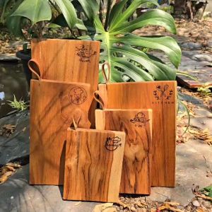 เขียงไม้สัก เขียงไม้ พร้อมสายหนังวัวแท้ มีสายแขวน เขียงแคมป์ปิ้ง ใช้งานได้ 2 ด้าน ปลอดภัยไม่เป็นอันตรายต่อสุขภาพ เลเซอร์ข้อความตามใจลูกค้าฟรี