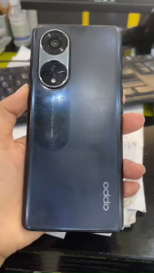 Điện thoại oppo reno 8T 5G 128gb màu đen . nắp lưng hơi trày