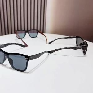 Classic Wood Grain Sunglasses Men Women UV400 One-piece Lens Square Fashionable Summer Driving Travelling Shades