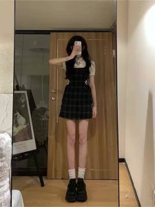 ชุดเดรสกระโปรงสั้นสไตล์วิทยาลัยพร้อมเสื้อเชิ้ตผูกโบว์ ชุดสองชิ้น กระโปรงสั้นลายสก็อต ชุดฤดูร้อนสำหรับผู้หญิงวัย 18-24 ปี